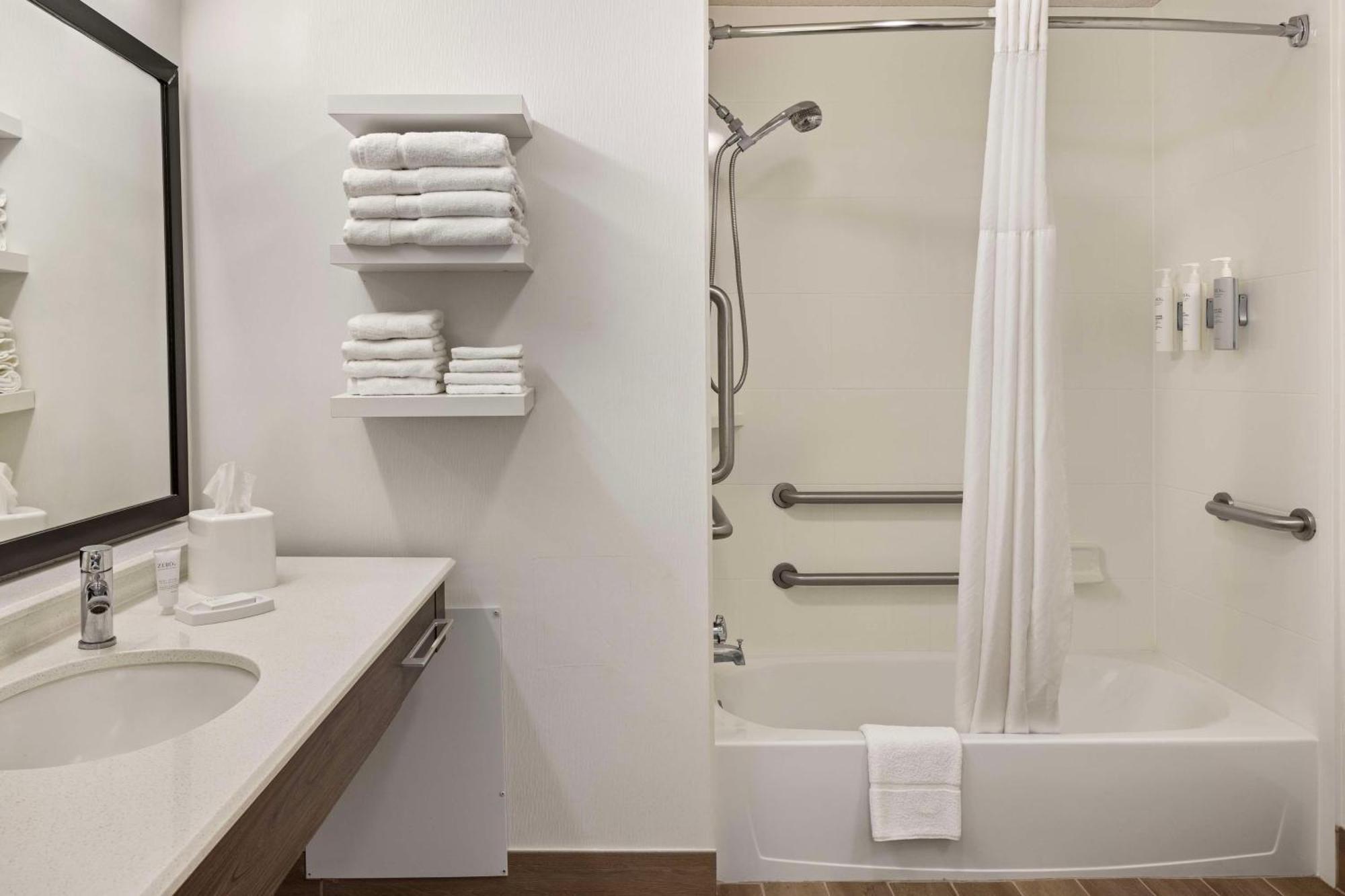 Hampton Inn Minneapolis Northwest Мейпъл Гроув Екстериор снимка