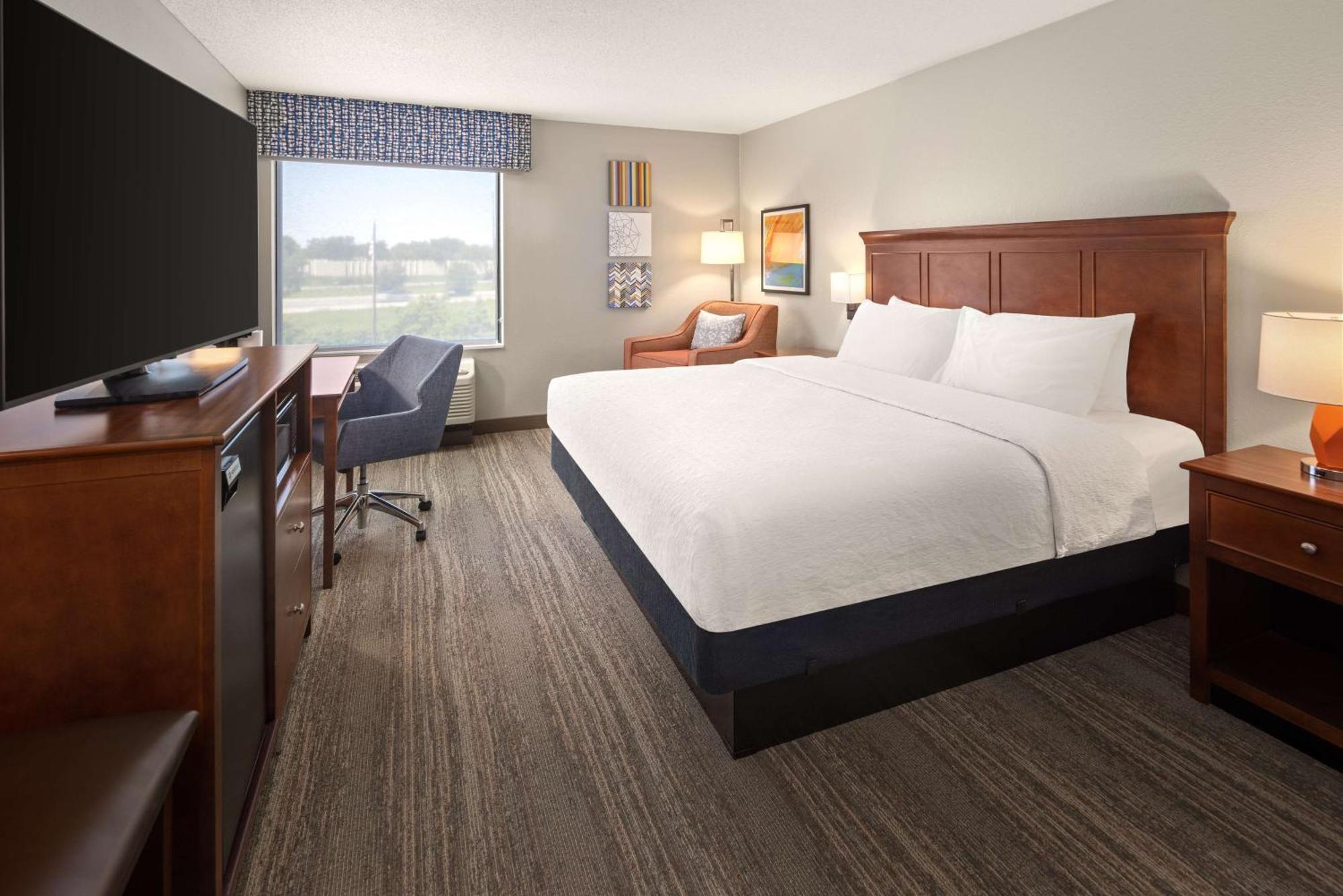 Hampton Inn Minneapolis Northwest Мейпъл Гроув Екстериор снимка
