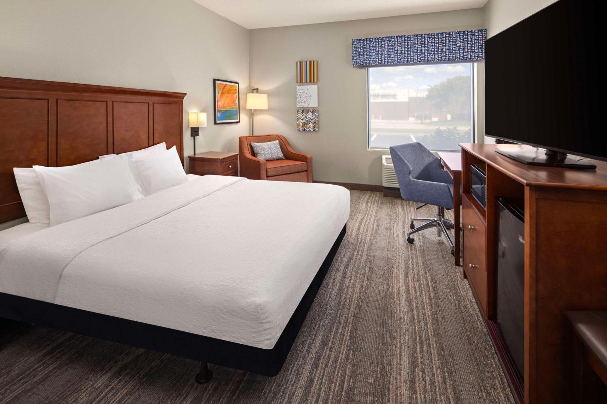Hampton Inn Minneapolis Northwest Мейпъл Гроув Екстериор снимка