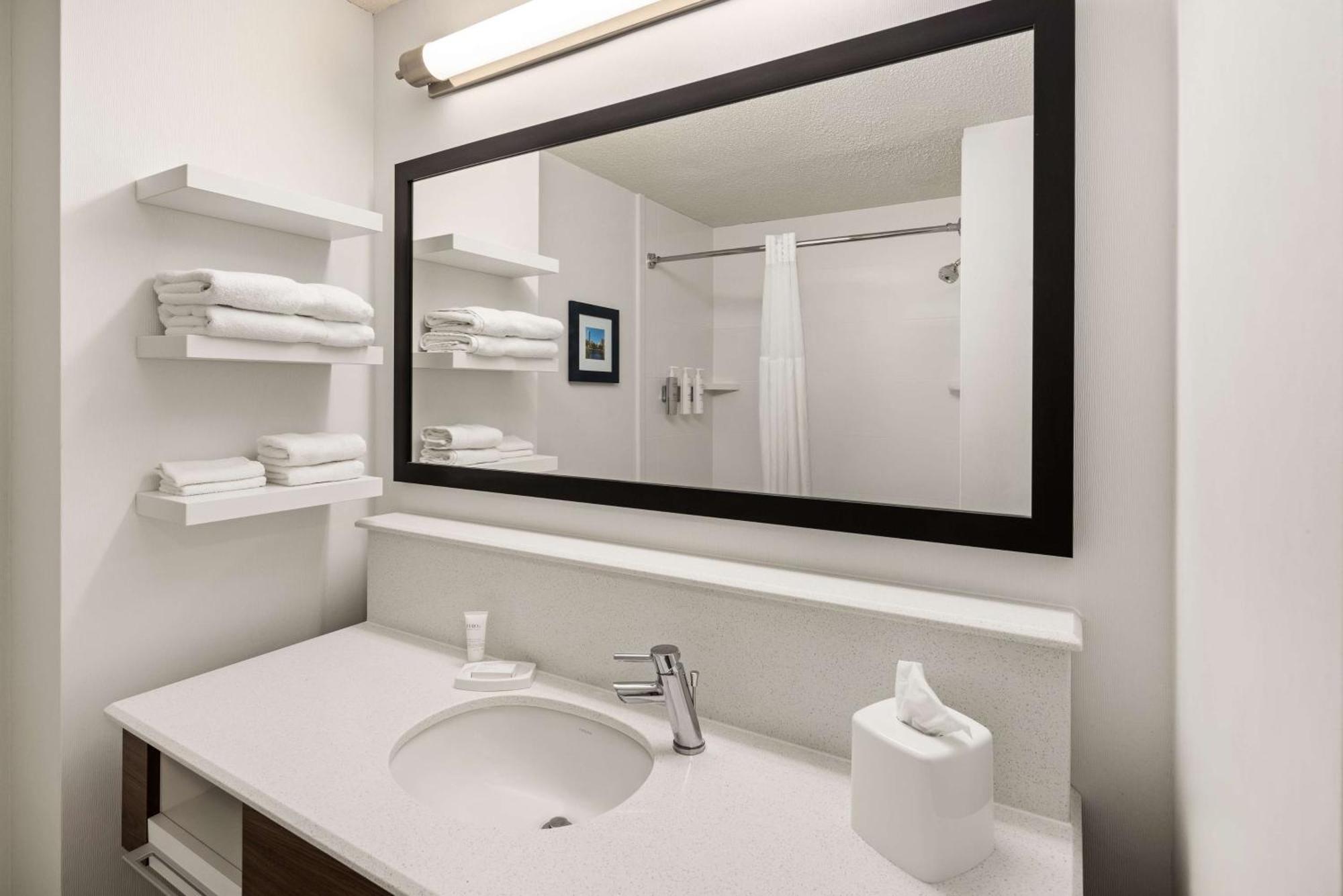 Hampton Inn Minneapolis Northwest Мейпъл Гроув Екстериор снимка