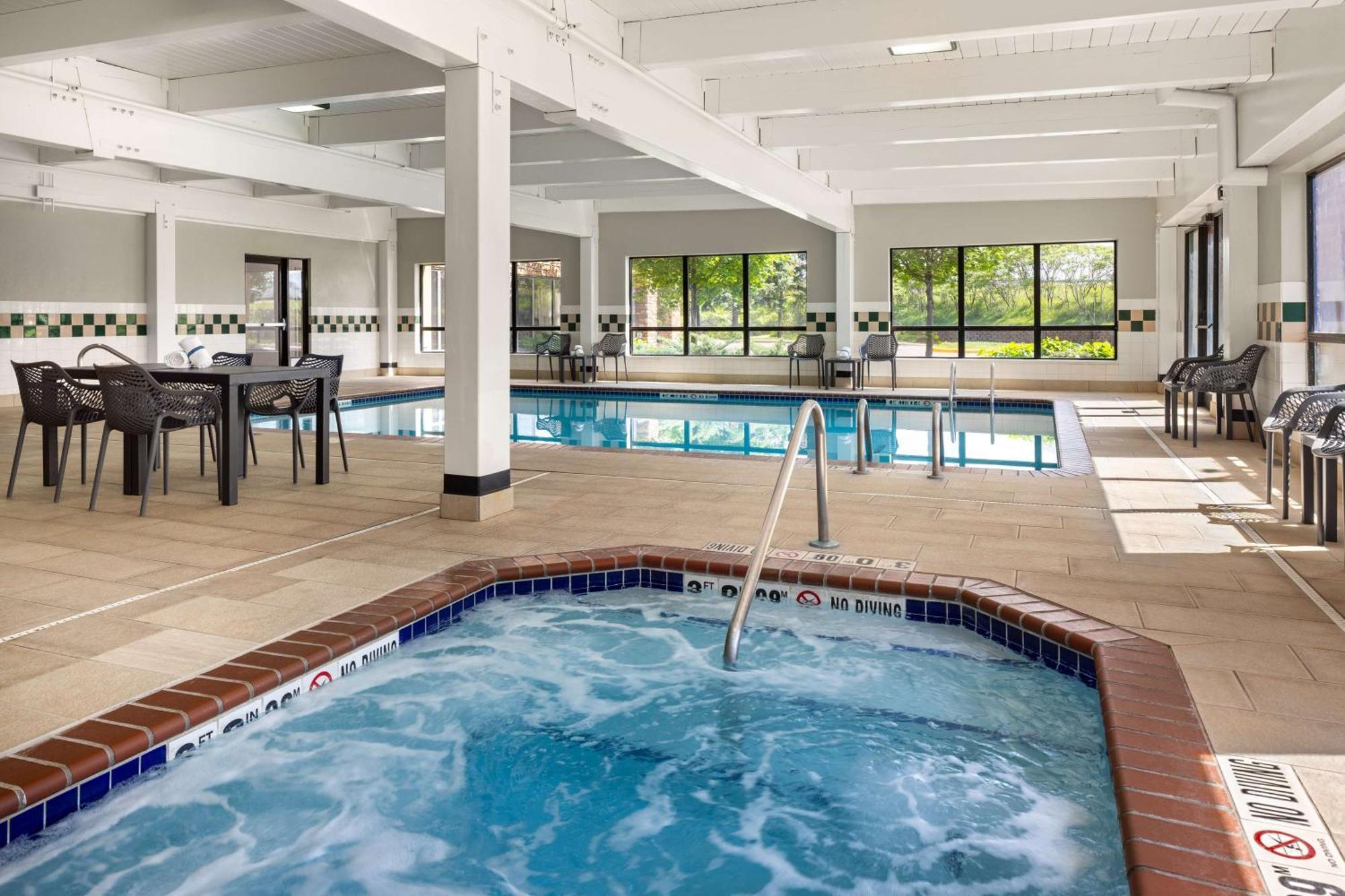 Hampton Inn Minneapolis Northwest Мейпъл Гроув Екстериор снимка