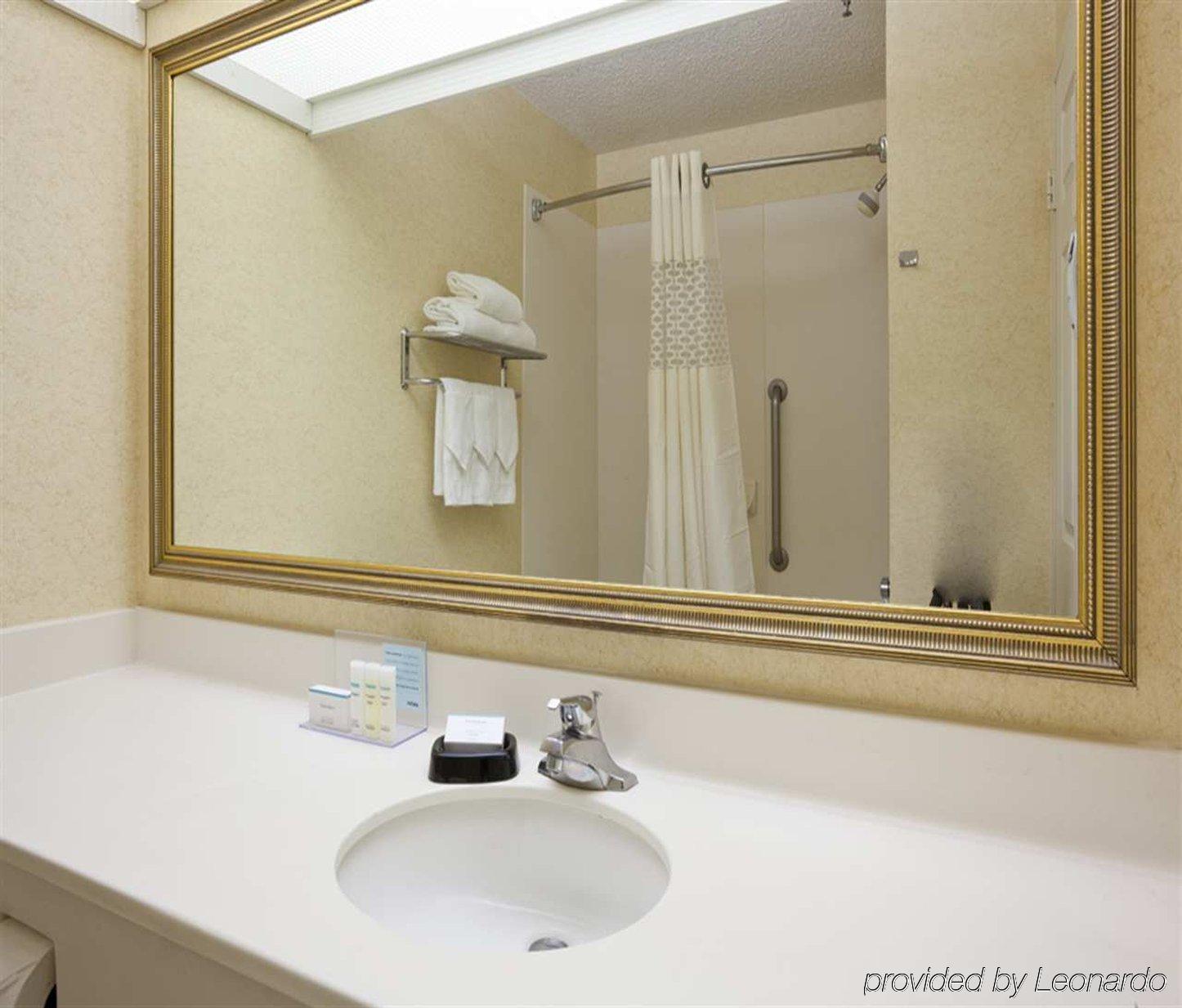 Hampton Inn Minneapolis Northwest Мейпъл Гроув Екстериор снимка